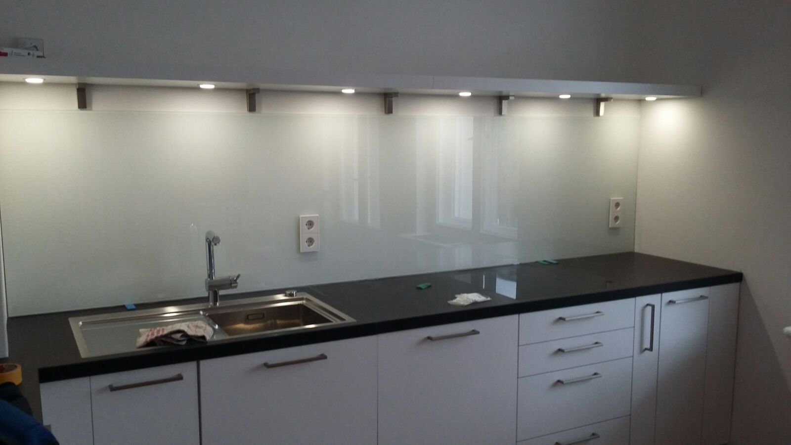 Elegante Küchenrückwand Aus Hartglas – Design 'Herbs In Jars', Spritzschutz & Deko In Einem, Einfach Zu Montieren
